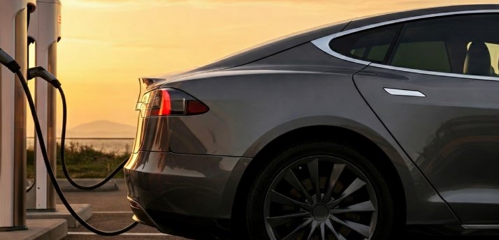 можно ли заряжать tesla от обычной розетки можно ли заряжать tesla от обычной розетки